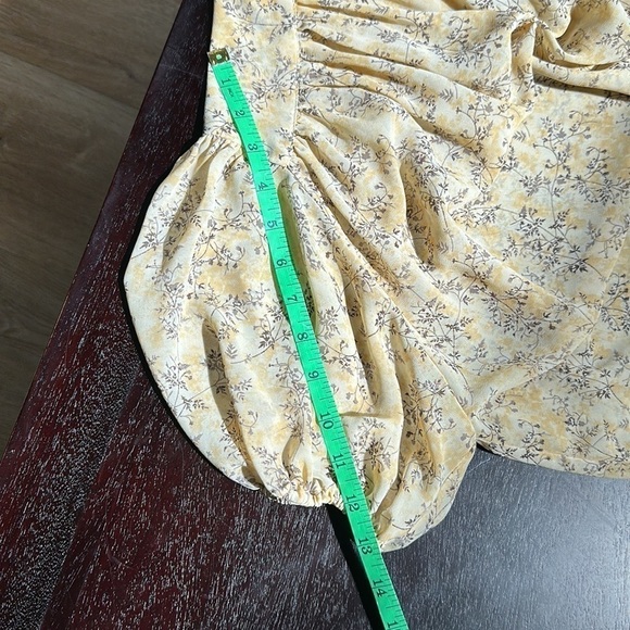 Aakaa chiffon yellow short sleeve tiny floral print blouse top SZ S-M - Picture 6 of 7